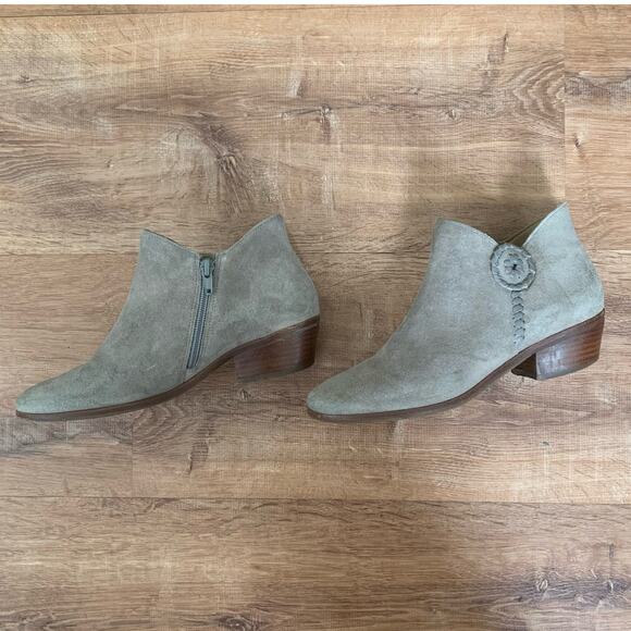 Jack Rogers Peyton Bootie in Light Grey Size 8 Suede Ankle Boot Heeled - Picture 4 of 10